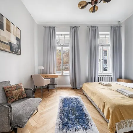 Newly Refurbished Luxurious 2 Bedroom By Reside Baltic