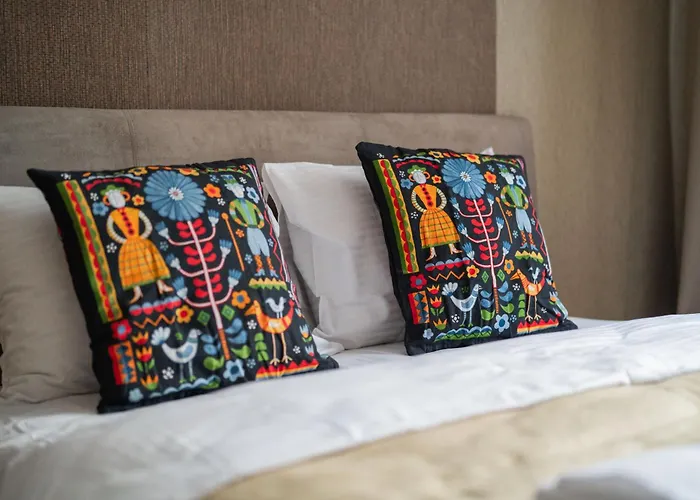 Newly Refurbished Luxurious 2 Bedroom By Reside Baltic