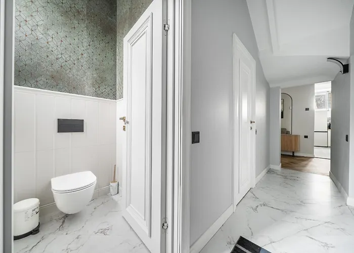 Newly Refurbished Luxurious 2 Bedroom By Reside Baltic