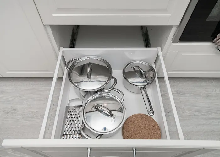 Newly Refurbished Luxurious 2 Bedroom By Reside Baltic *