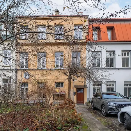 Newly Refurbished Luxurious 2 Bedroom By Reside Baltic