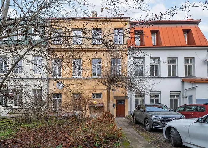 Newly Refurbished Luxurious 2 Bedroom By Reside Baltic